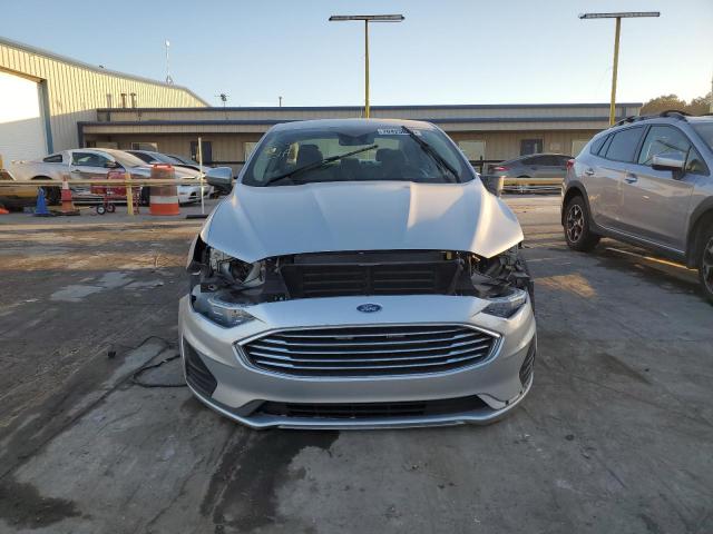 3FA6P0LUXKR207153 Ford Fusion SE 5