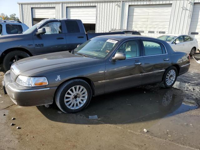 2003 Lincoln Town Car Signature