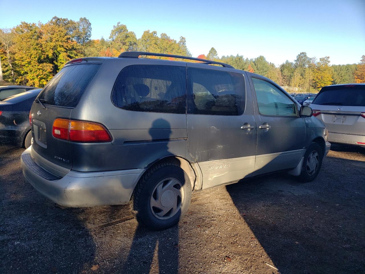 4t3zf13c0xu156319 4T3ZF13C0XU156319 1999 Toyota Sienna Le