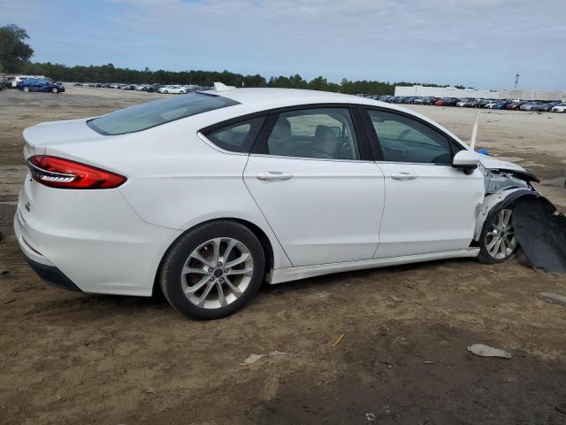 3FA6P0LU8LR184201 Ford Fusion SE 3