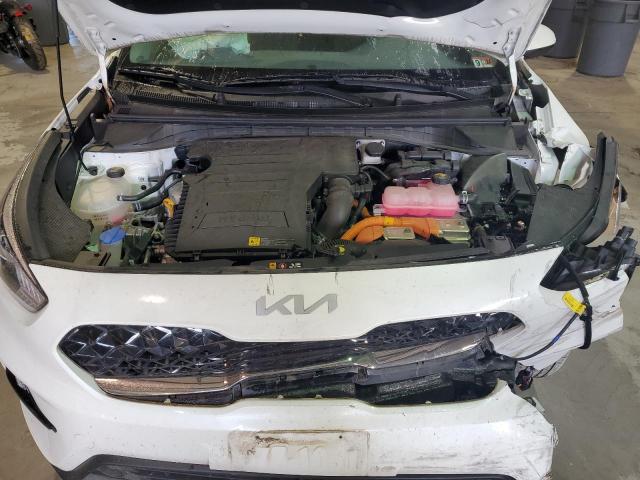KNDCB3LC2N5500640 KIA NIRO LX