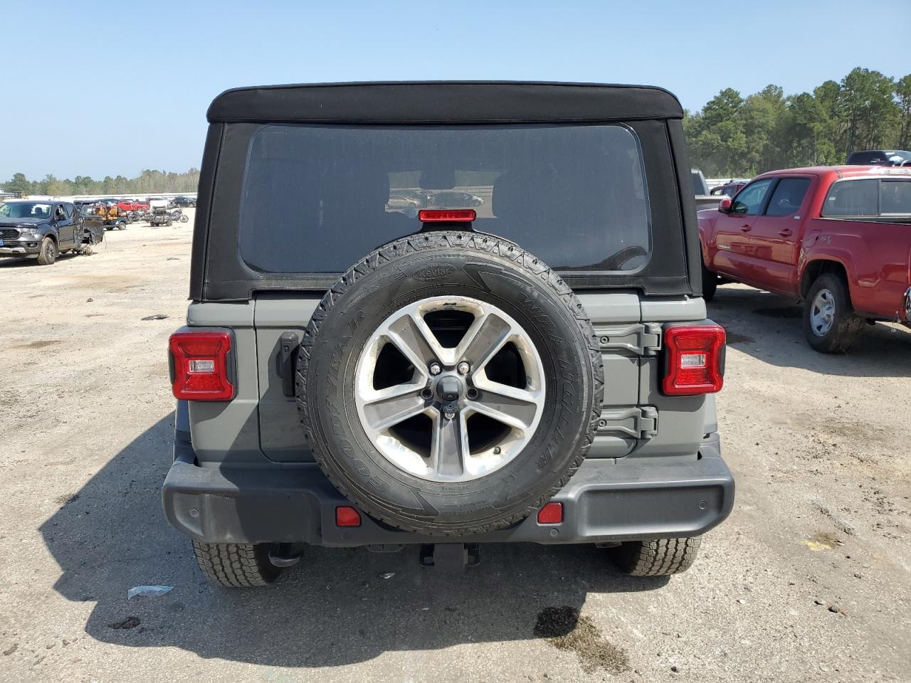 1C4HJXEG2MW827886 Jeep Wrangler U 6