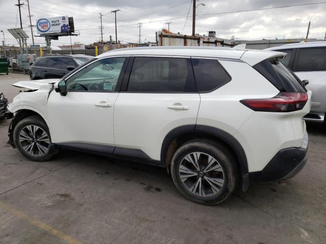 5N1AT3BA2MC746923 Nissan Rogue SV 2