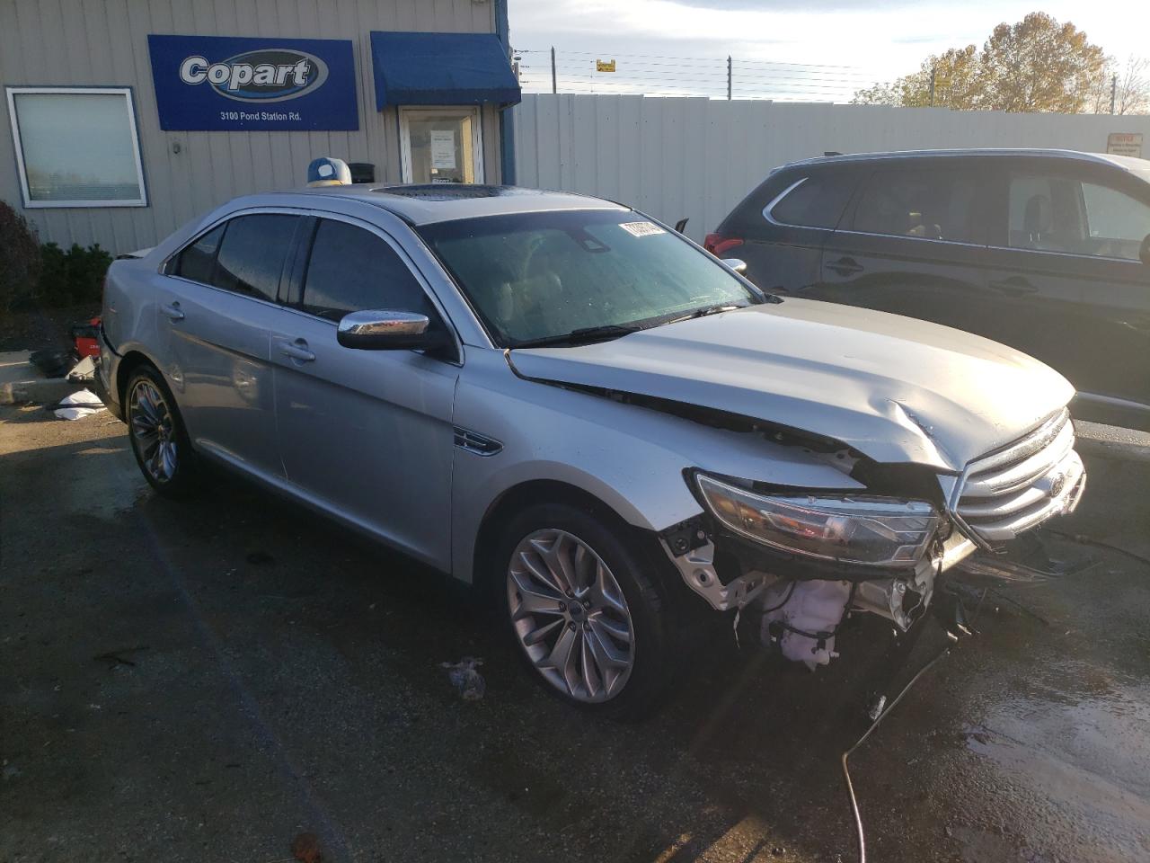 Lot #2395070835 2018 FORD TAURUS LIM