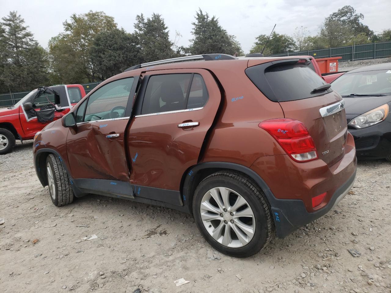 3GNCJMSB0KL216556 Chevrolet Trax PREMI 2