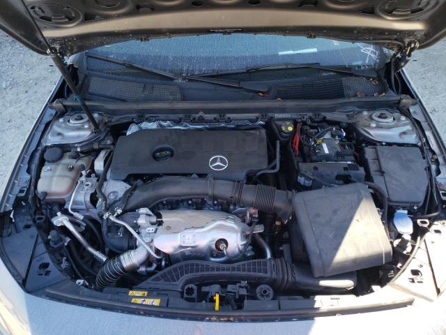 WDD3G4EB1KW015686 Mercedes-Benz A 220
