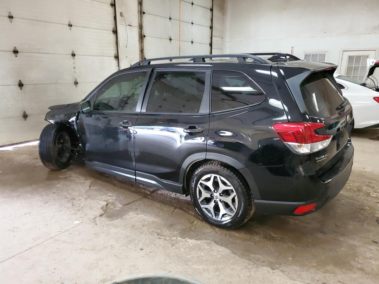 2022 Subaru Forester Premium vin: JF2SKADC9NH402283