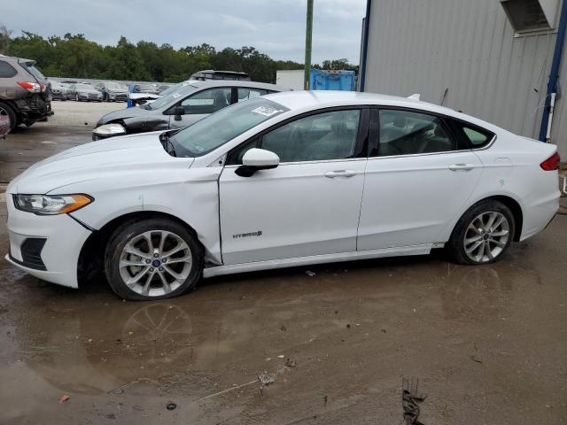 3FA6P0LU4KR225096 Ford Fusion SE