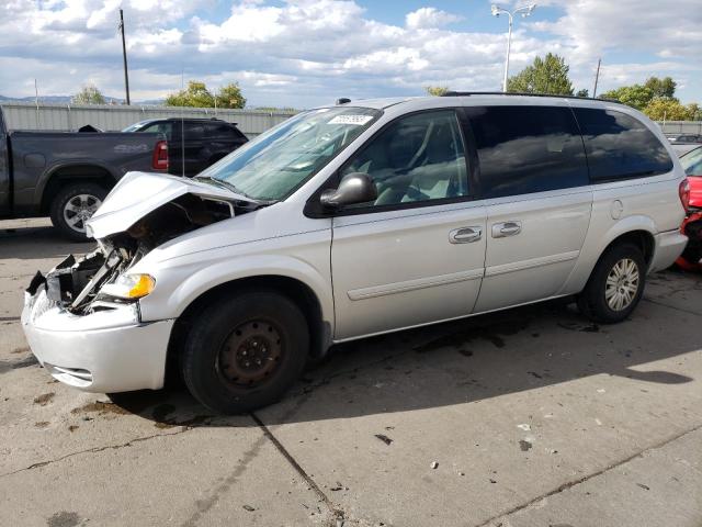 2005 Chrysler Town & Country LX