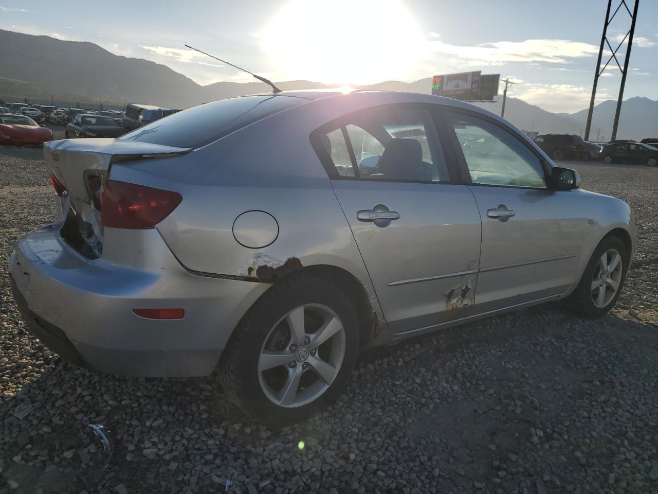 JM1BK12FX41179495 2004 Mazda 3 I