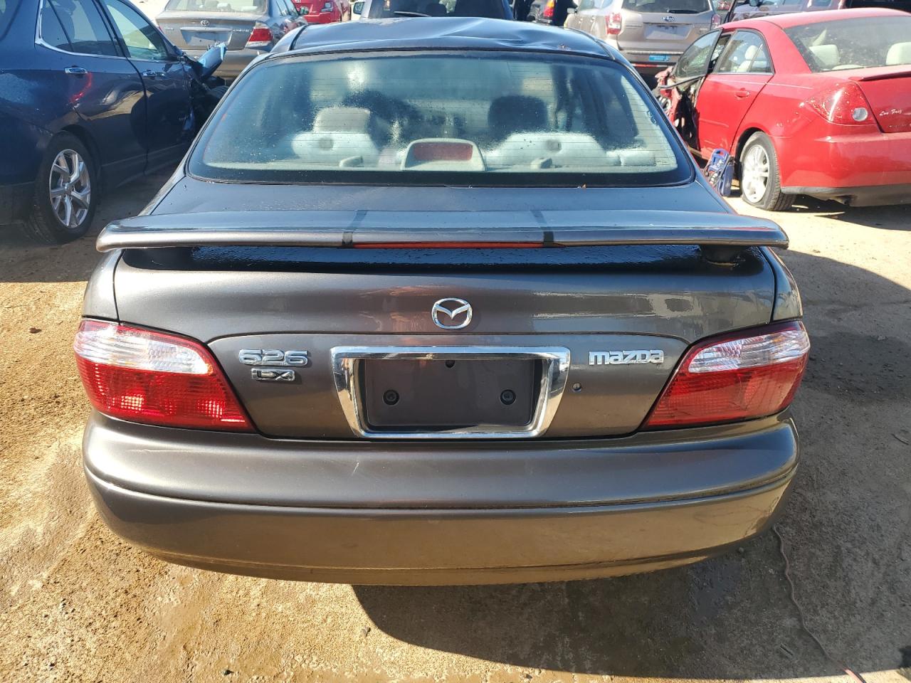 1YVGF22C8Y5143111 2000 Mazda 626 Es