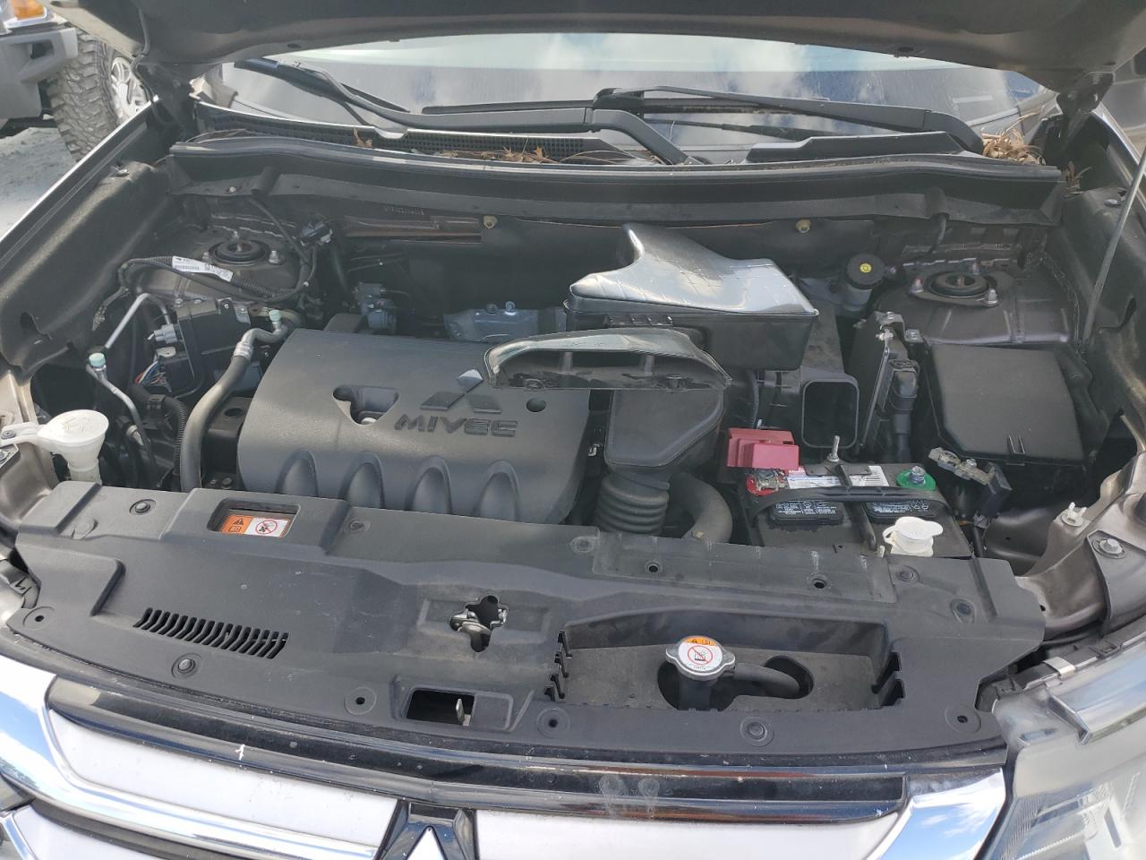 JA4AD3A39GZ006043 2016 Mitsubishi Outlander Se