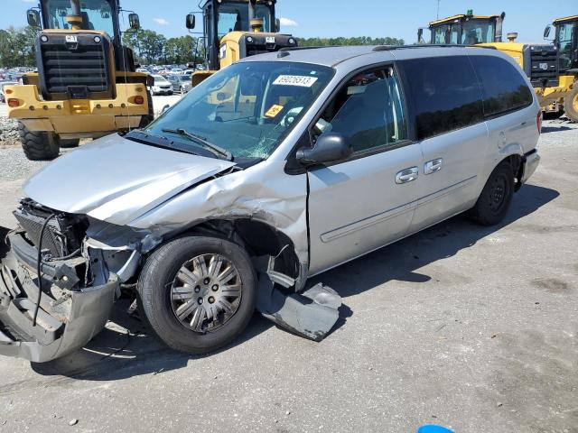 2005 Chrysler Town & Country LX