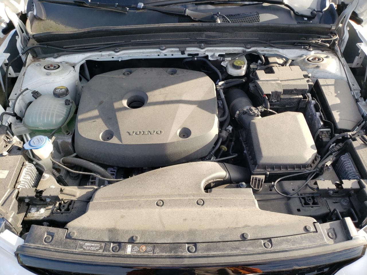 2021 Volvo Xc40 T5 R-Design vin: YV4162UM3M2497550