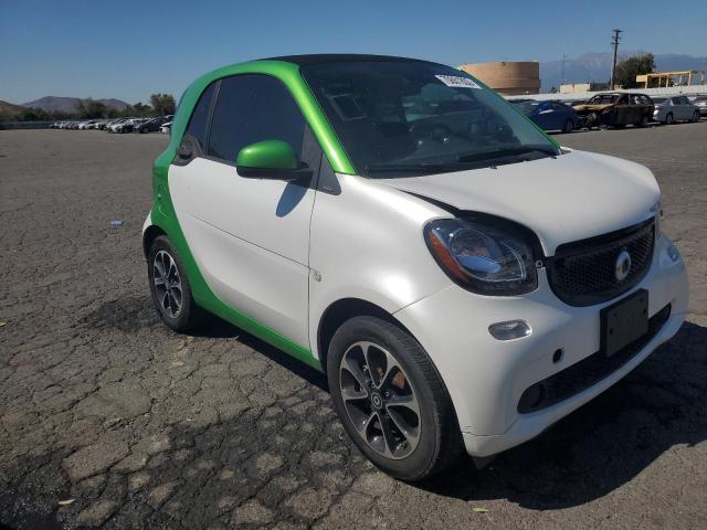 VIN WMEFJ9BA1HK228060 2017 Smart Fortwo no.4