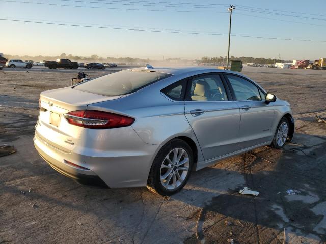 3FA6P0LUXKR207153 Ford Fusion SE 3