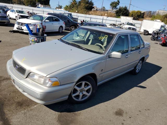 2000 Volvo S70 Base