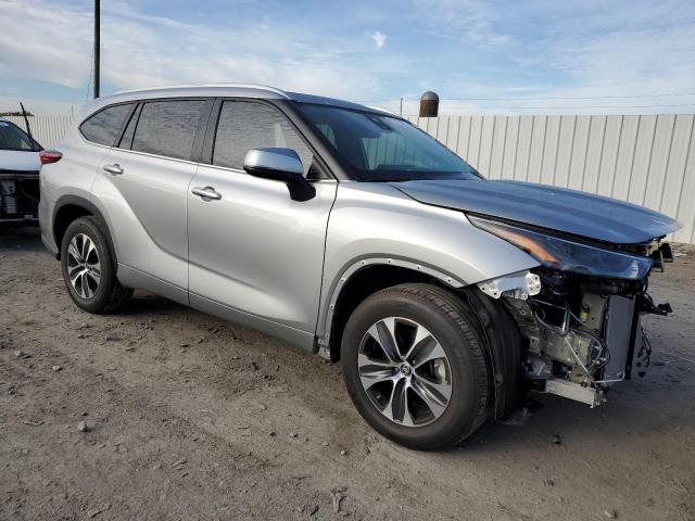 VIN 5TDGZRAH9NS135687 2022 Toyota Highlander, Xle no.4