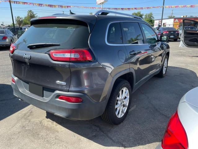 1C4PJLCB2GW107066 Jeep Cherokee Latitude