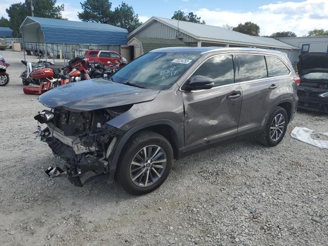 VIN 5TDKZRFH0KS560231 2019 Toyota Highlander, SE no.1