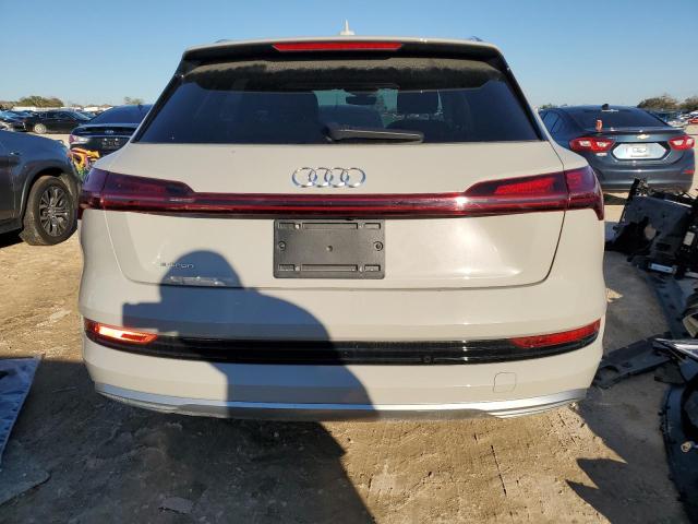 WA1VAAGE8KB024218 | 2019 Audi e-tron prestige