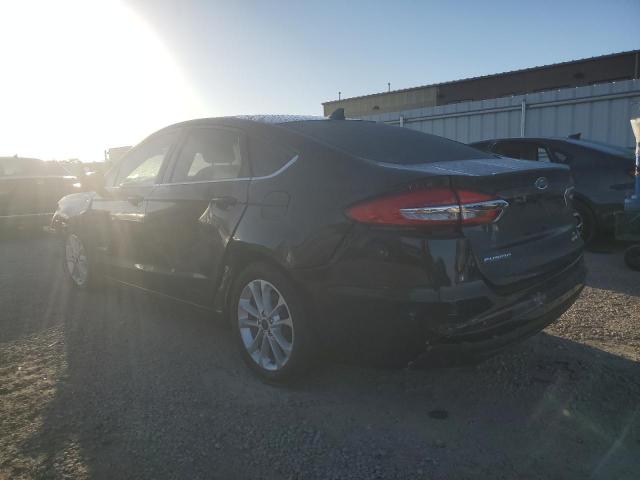 3FA6P0LUXKR241917 Ford Fusion SE 2