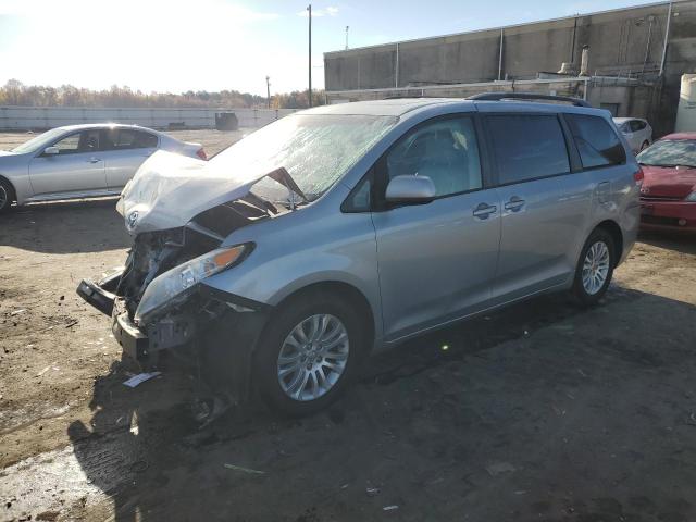 2013 Toyota Sienna XLE