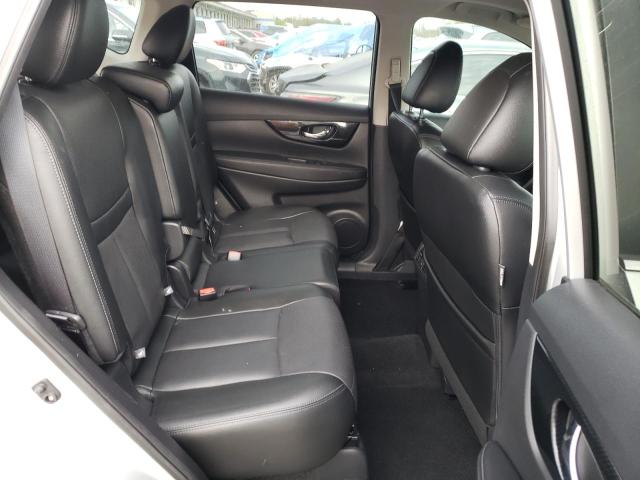  NISSAN ROGUE 2018 Сріблястий