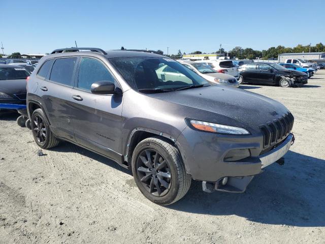 1C4PJLCX2JD588371 Jeep Cherokee Latitude