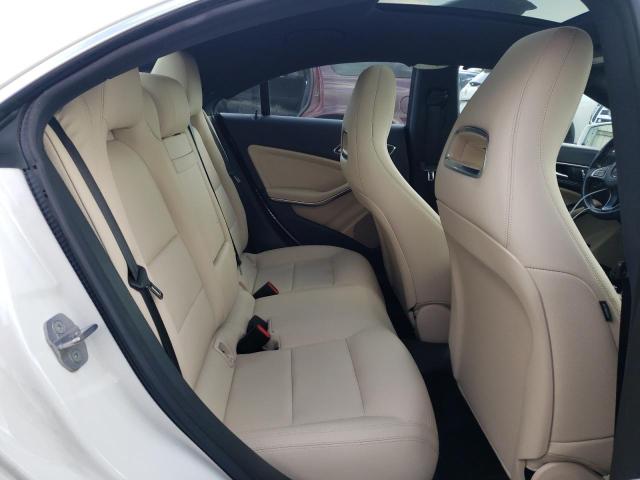 WDDSJ4GB4KN759640 Mercedes-Benz CLA 250 4MATIC