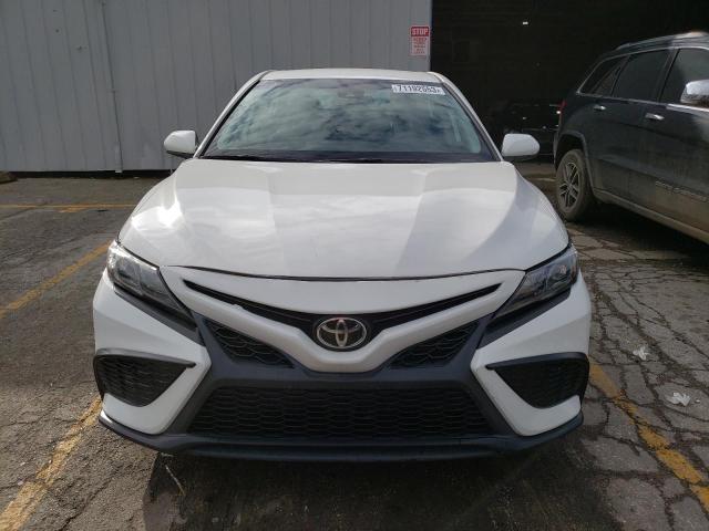  TOYOTA CAMRY 2021 Білий