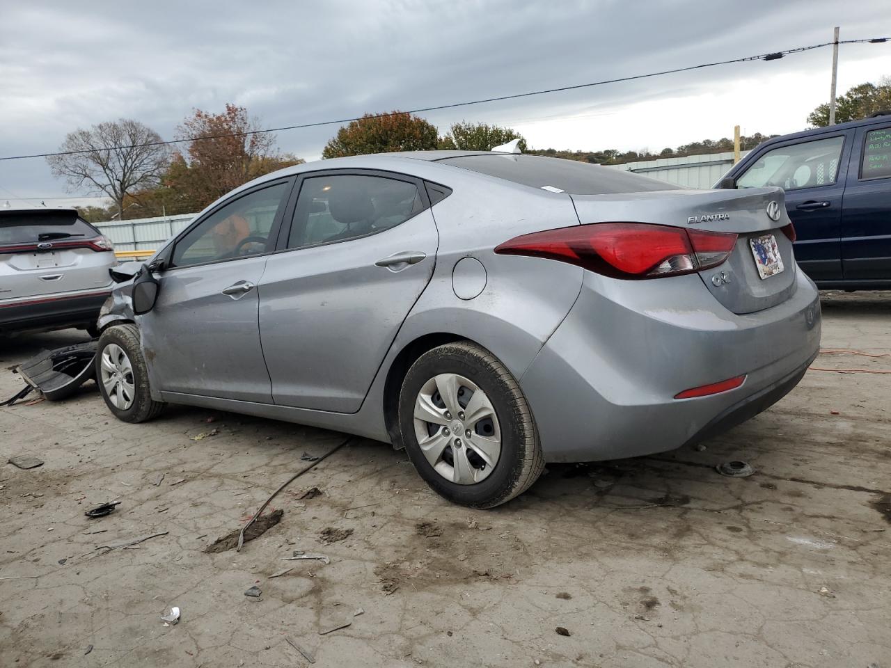 5NPDH4AE6GH736630 2016 Hyundai Elantra Se