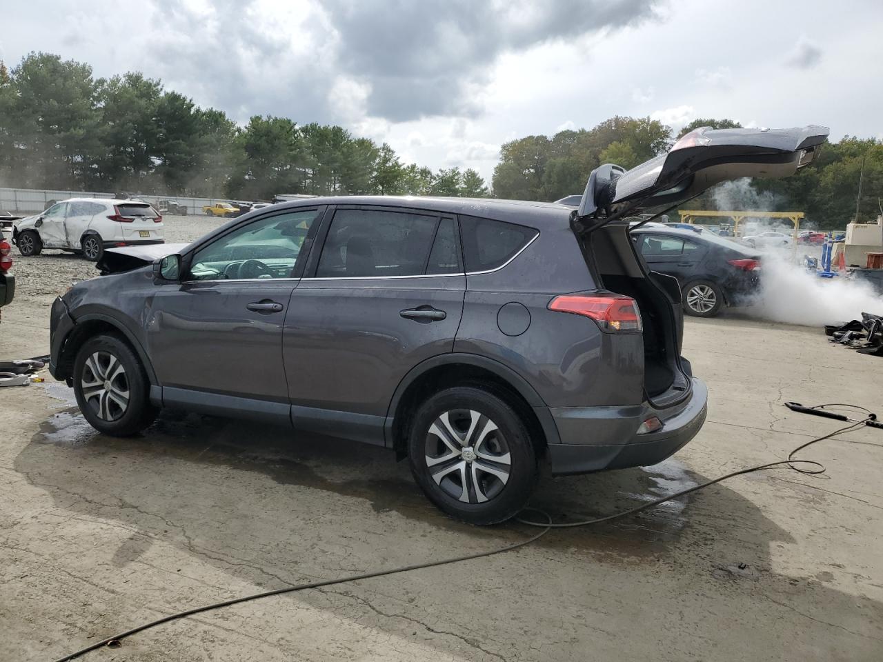 2018 Toyota Rav4 Le vin: 2T3ZFREV7JW440616