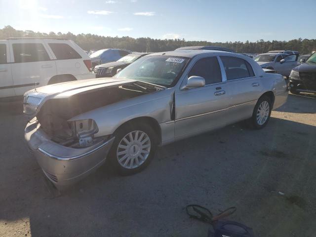 2005 Lincoln Town Car Signature Limited