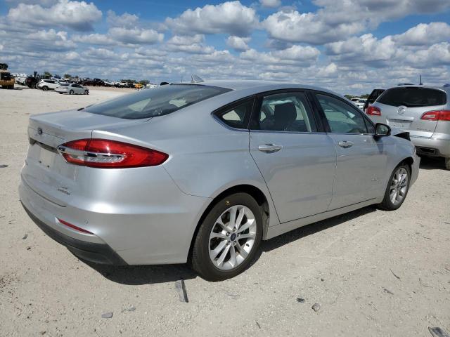 3FA6P0LU4KR242187 Ford Fusion SE 3