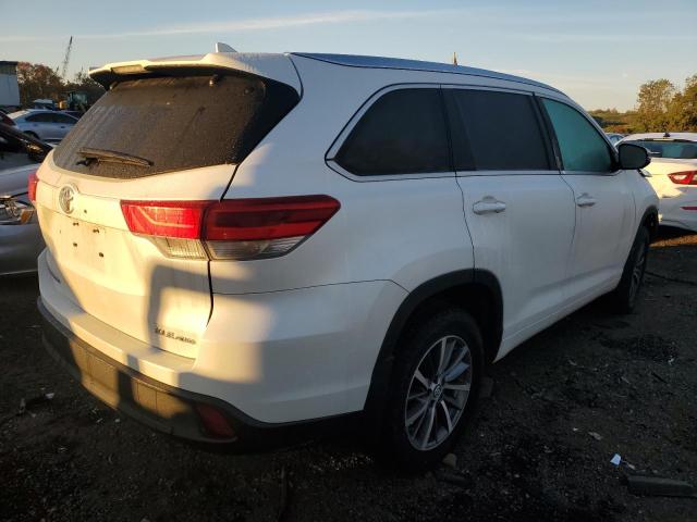 5TDJZRFH1JS556442 Toyota Highlander Se