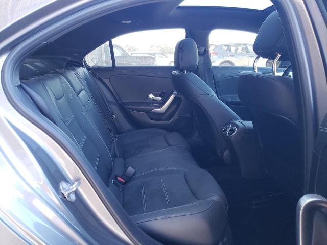 WDD3G4EB1KW015686 Mercedes-Benz A 220
