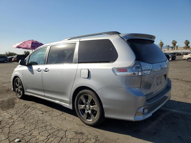 5TDXZ3DC4HS881711 2017 TOYOTA SIENNA, photo no. 2