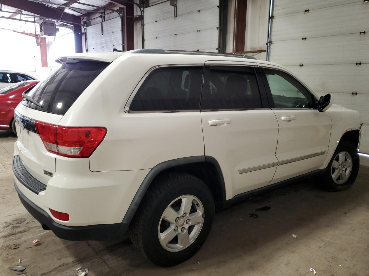 1J4RS4GG0BC573231 2011 Jeep Grand Cherokee Laredo