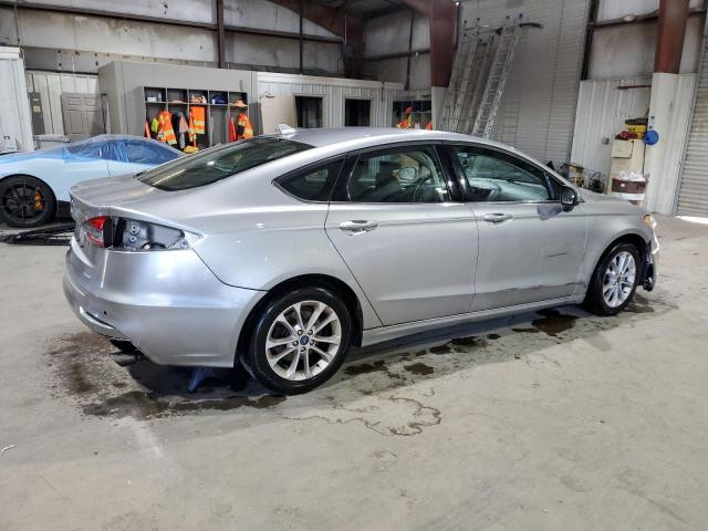 3FA6P0HDXLR172625 Ford Fusion SE 3