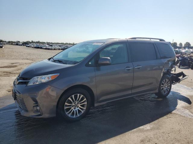 2018 Toyota Sienna XLE