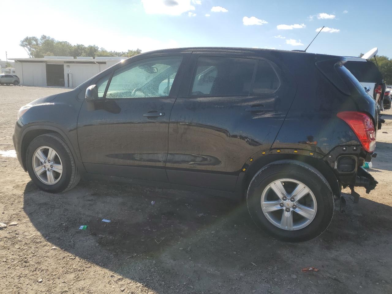 KL7CJKSB1LB321006 Chevrolet Trax LS 2