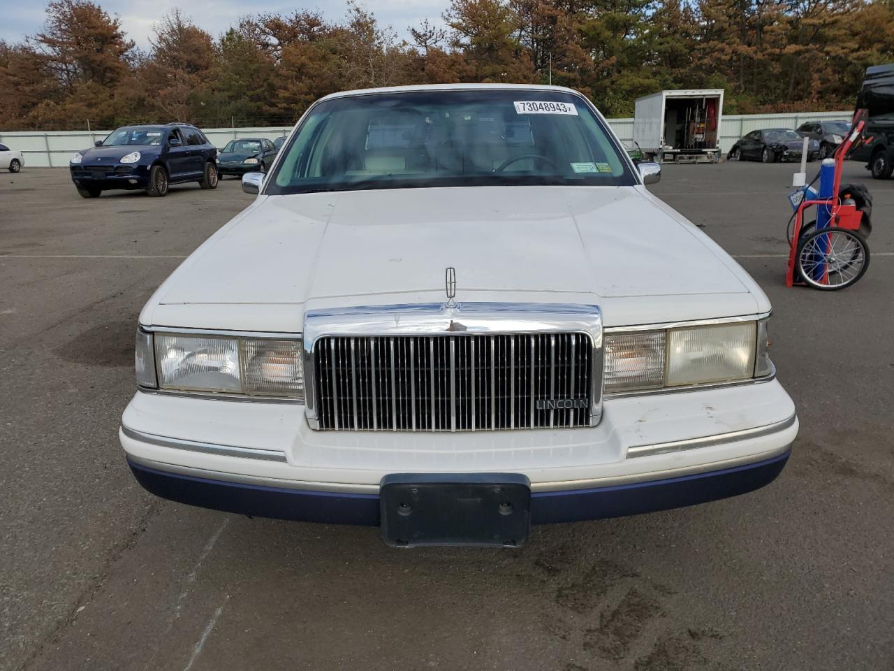 1LNLM82W7RY764648 1994 Lincoln Town Car Signature