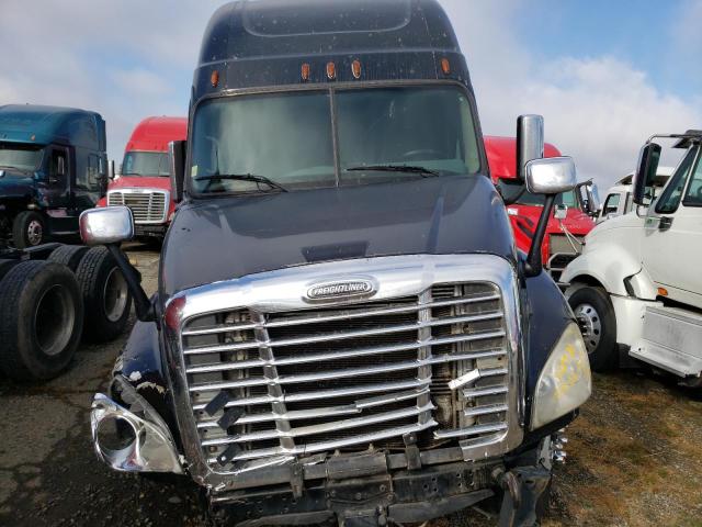 Lot #2339121079 2016 FREIGHTLINER CASCADIA 1 salvage car