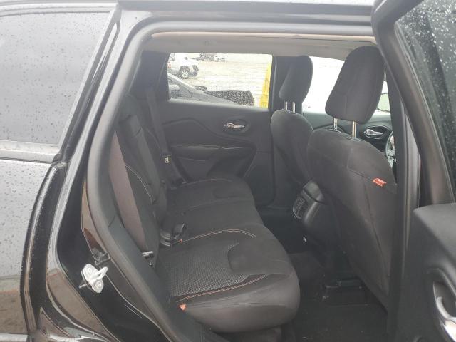1C4PJLCB6GW307397 Jeep Cherokee Latitude