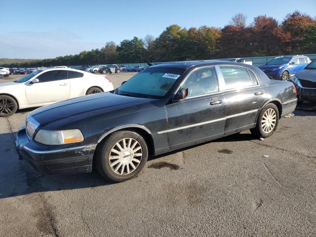 2005 Lincoln Town Car Signature Limited