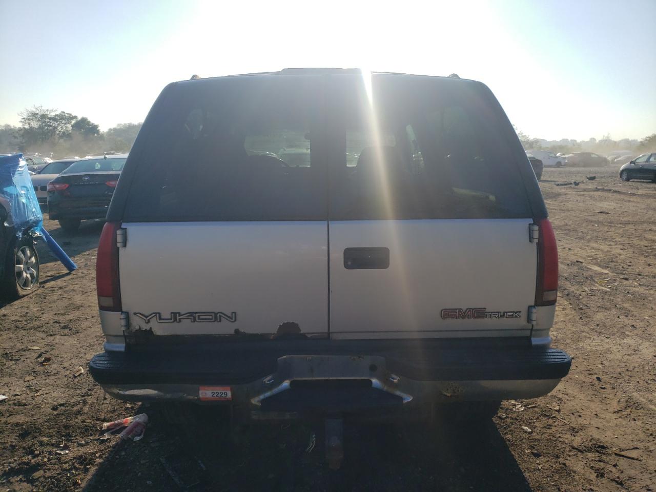 3GKEK18R4VG526227 1997 GMC Yukon