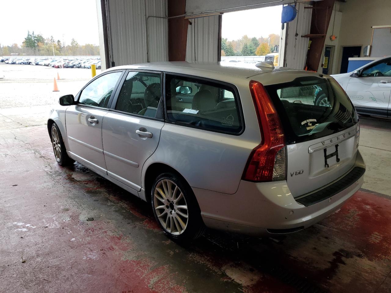 yv1672mw7b2636187 YV1672MW7B2636187 2011 Volvo V50 T5