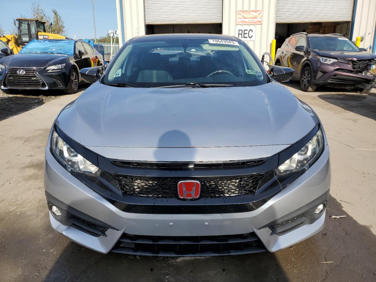 2018 Honda Civic Lx vin: 2HGFC2F51JH607801