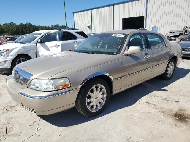 2011 Lincoln Town Car Signature Limited